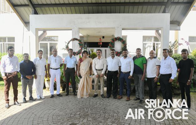 CIVIL ADMINISTRATION OFFICE AT SLAF STATION COLOMBO DONATED DRY
RATIONS AND SANITARY ITEMS FOR APEKSHA CANCER HOSPITAL