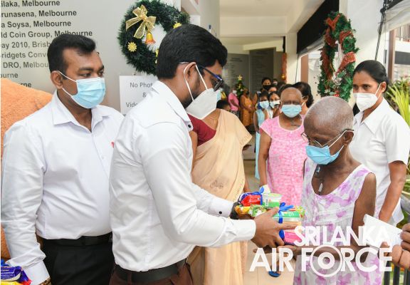 CIVIL ADMINISTRATION OFFICE AT SLAF STATION COLOMBO DONATED DRY
RATIONS AND SANITARY ITEMS FOR APEKSHA CANCER HOSPITAL
