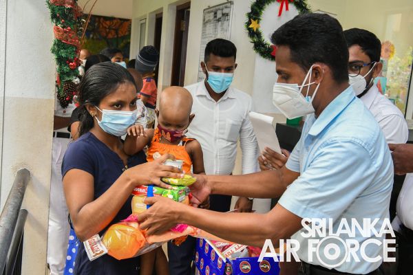 CIVIL ADMINISTRATION OFFICE AT SLAF STATION COLOMBO DONATED DRY
RATIONS AND SANITARY ITEMS FOR APEKSHA CANCER HOSPITAL