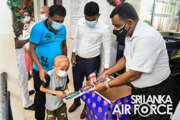 CIVIL ADMINISTRATION OFFICE AT SLAF STATION COLOMBO DONATED DRY
RATIONS AND SANITARY ITEMS FOR APEKSHA CANCER HOSPITAL