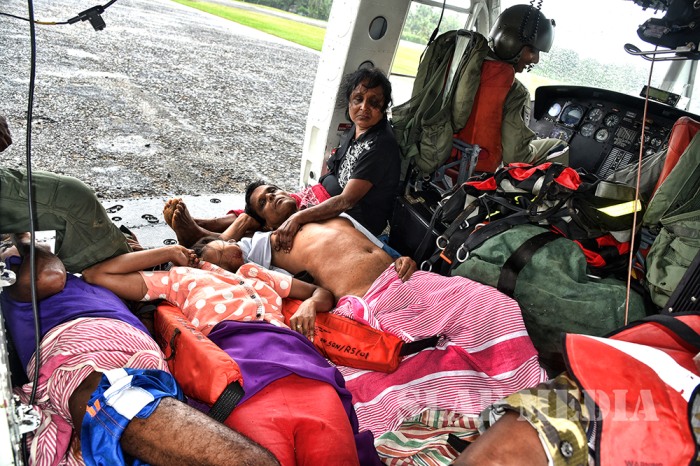 SLAF Assists flood-affected countrymen