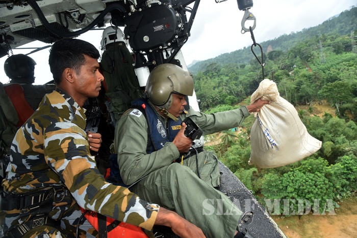 SLAF Assists flood-affected countrymen
