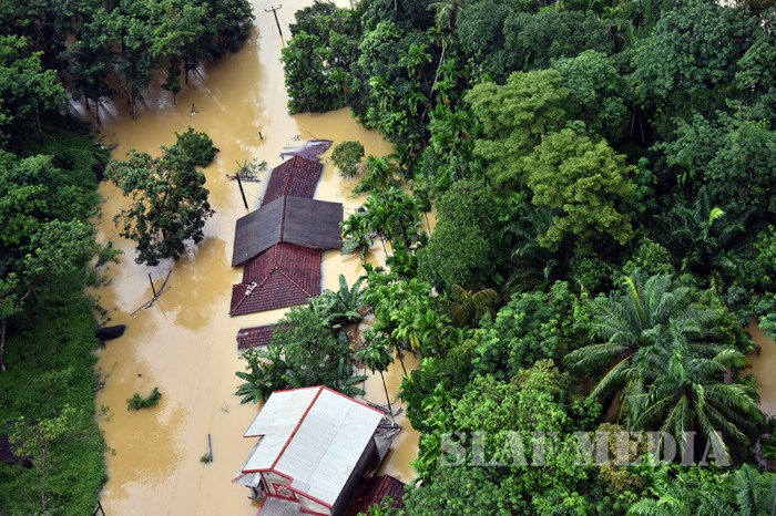 SLAF Assists flood-affected countrymen