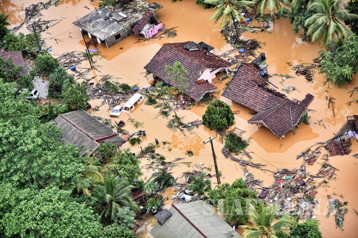 SLAF Assists flood-affected countrymen