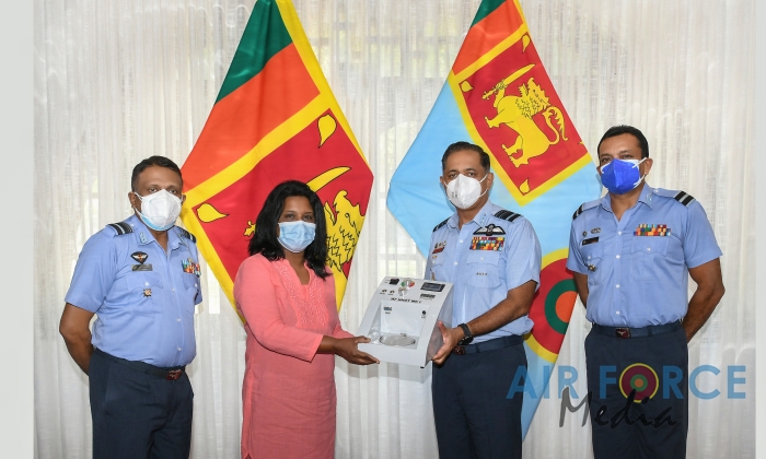 SRI LANKA AIR FORCE HANDS OVER TWO (02) HHOT UNITS TO NATIONAL HOSPITALS IN KARAPITIYA AND IDH