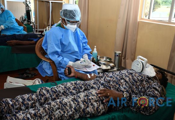 SLAF BASE HINGURAKGODA CONDUCTS BLOOD DONATION CAMPAIGN
