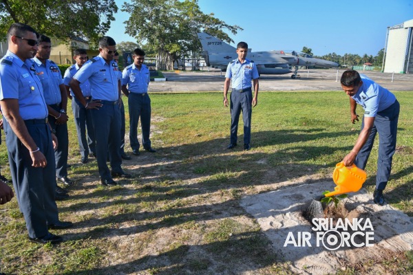 NO 10 FIGHTER
SQUADRON