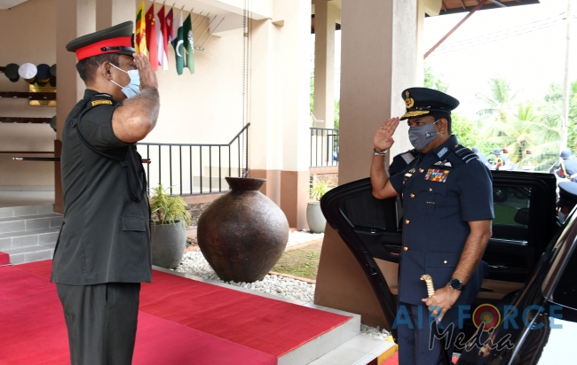 COMMANDER OF THE
AIR FORCE ADDRESSES THE DSCSC