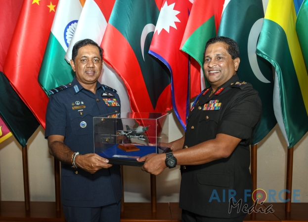 COMMANDER OF THE
AIR FORCE ADDRESSES THE DSCSC