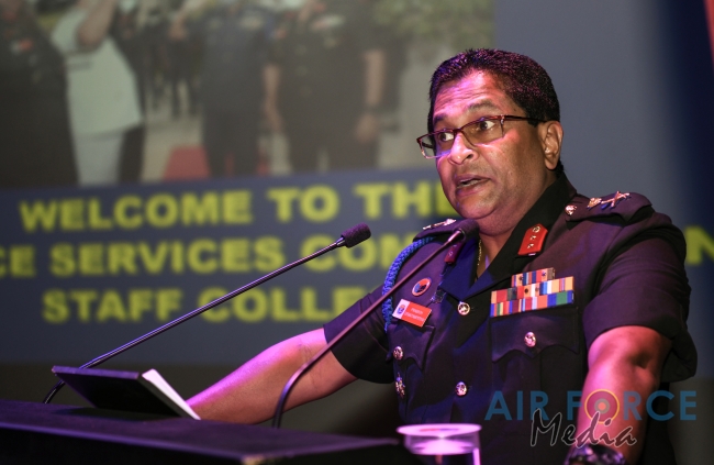 COMMANDER OF THE
AIR FORCE ADDRESSES THE DSCSC
