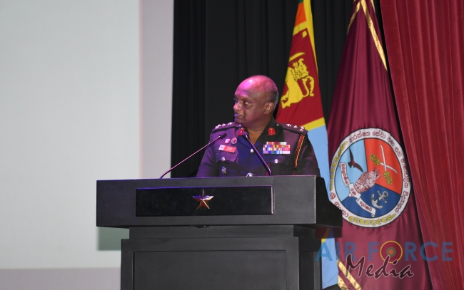 COMMANDER OF THE
AIR FORCE ADDRESSES THE DSCSC