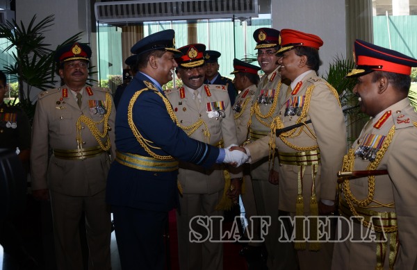 Commander of the Air Force Visits Army Commander