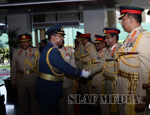Commander of the Air Force Visits Army Commander