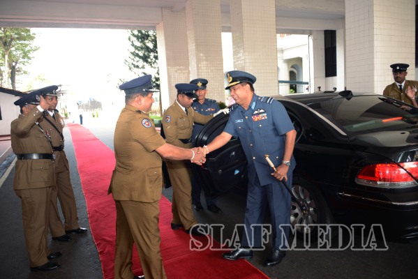 Commander
of the Air Force visits IGP