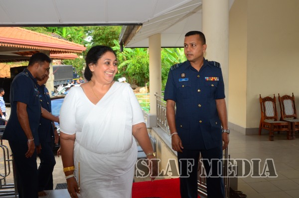 Commander visits Temple of the Sacred Tooth
