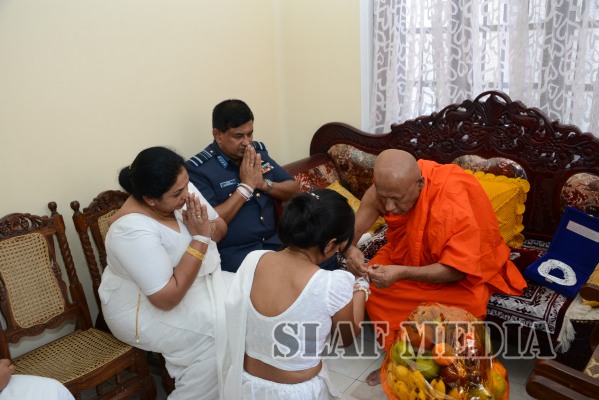 Commander visits Temple of the Sacred Tooth