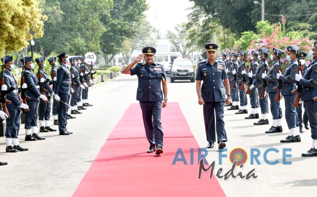 Outgoing Commander Bids Farewell to the Entire SLAF