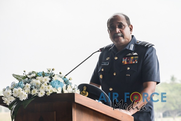 Outgoing Commander Bids Farewell to the Entire SLAF
