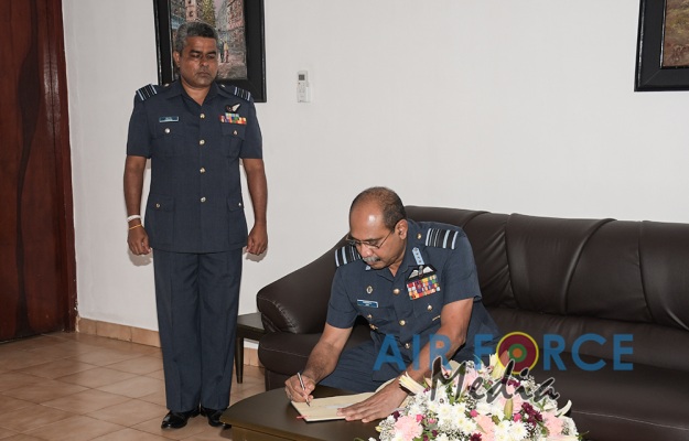 Outgoing Commander Bids Farewell to the Entire SLAF