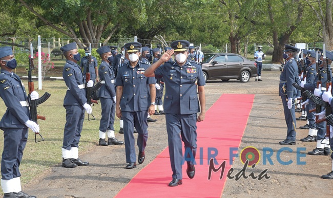 Outgoing Commander Bids Farewell to the Entire SLAF