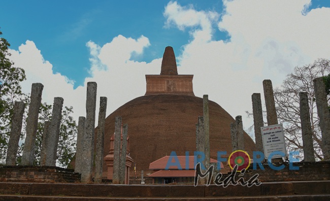 Commander Pays Homage to Jaya Sri Maha Bodhi in Anuradhapura