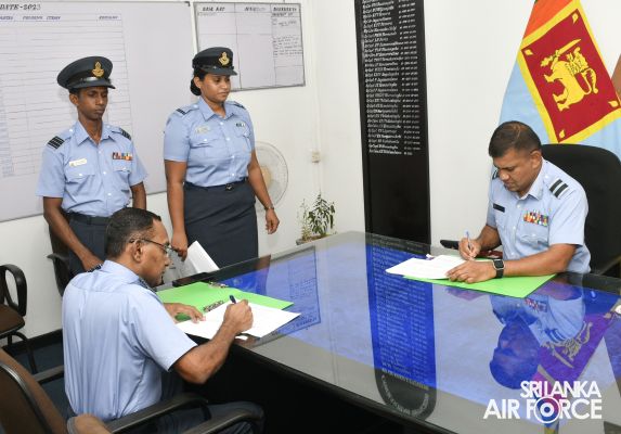 CHANGE OF COMMAND AT NO. 1 SUPPLY AND MAINTENANCE DEPOT, SLAF BASE KATUNAYAKE