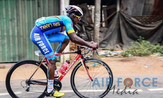 SLAF Cyclist, Leading Aircraftman Sanju Deemantha Wins 1st Leg of Guwan Hamuda Papedi Sawariya 2020
