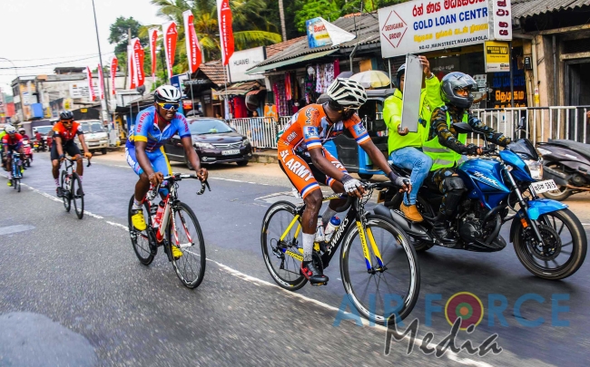 SLAF Cyclist, Leading Aircraftman Sanju Deemantha Wins 1st Leg of Guwan Hamuda Papedi Sawariya 2020