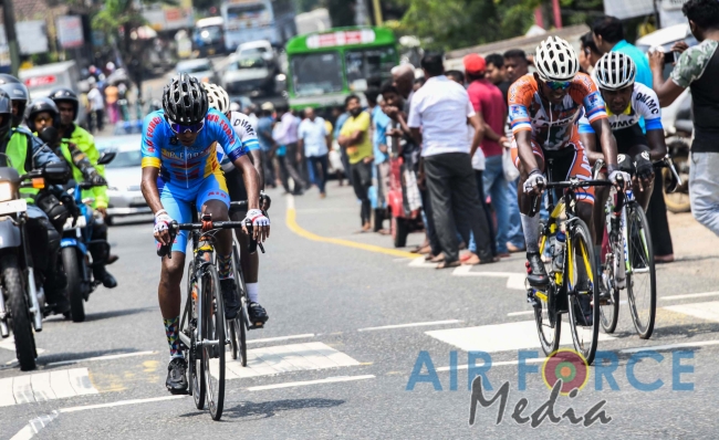 SLAF Cyclist, Leading Aircraftman Sanju Deemantha Wins 1st Leg of Guwan Hamuda Papedi Sawariya 2020