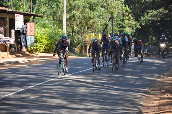 ‘Guwan Hamuda Papedi Sawariya 2011’ reaches Kandy