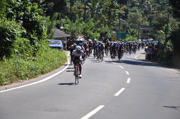 ‘Guwan Hamuda Papedi Sawariya 2011’ reaches Kandy