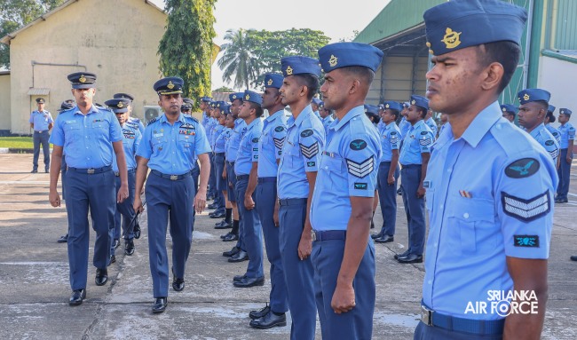 CHANGE OF
COMMAND AT NO 2 HEAVY TRANSPORT SQUADRON SLAF BASE KATUNAYAKE