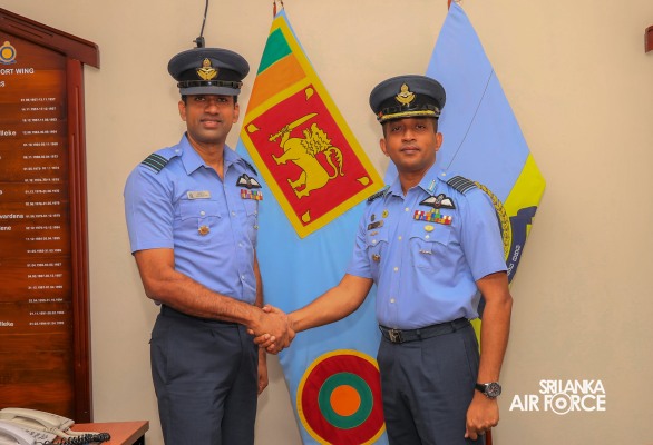 CHANGE OF
COMMAND AT NO 2 HEAVY TRANSPORT SQUADRON SLAF BASE KATUNAYAKE