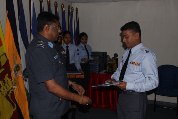 49வது தொகுதி அதிகாரிகளின் அணிவகுப்பு நிகழ்வு வெகு விமர்சியாக நடைப்பெற்றது