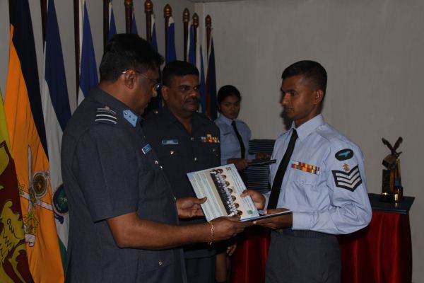 49வது தொகுதி அதிகாரிகளின் அணிவகுப்பு நிகழ்வு வெகு விமர்சியாக நடைப்பெற்றது