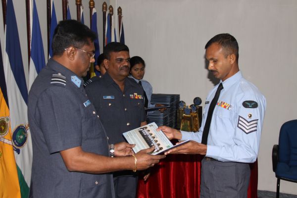 49வது தொகுதி அதிகாரிகளின் அணிவகுப்பு நிகழ்வு வெகு விமர்சியாக நடைப்பெற்றது