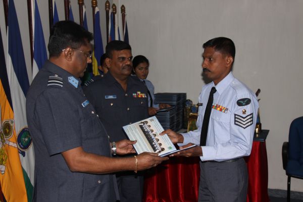 49வது தொகுதி அதிகாரிகளின் அணிவகுப்பு நிகழ்வு வெகு விமர்சியாக நடைப்பெற்றது