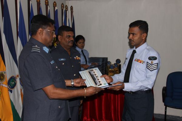 49வது தொகுதி அதிகாரிகளின் அணிவகுப்பு நிகழ்வு வெகு விமர்சியாக நடைப்பெற்றது