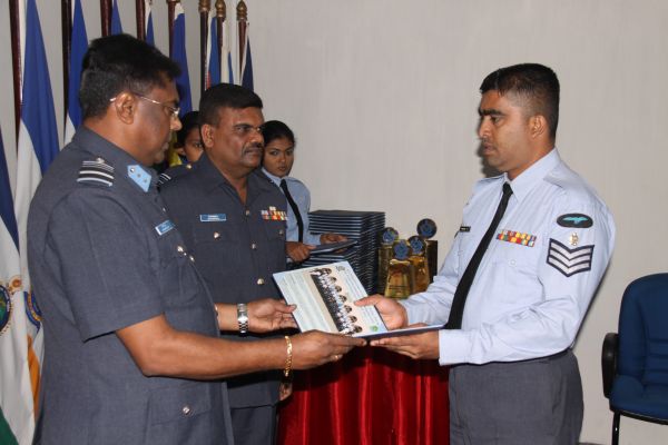 49வது தொகுதி அதிகாரிகளின் அணிவகுப்பு நிகழ்வு வெகு விமர்சியாக நடைப்பெற்றது