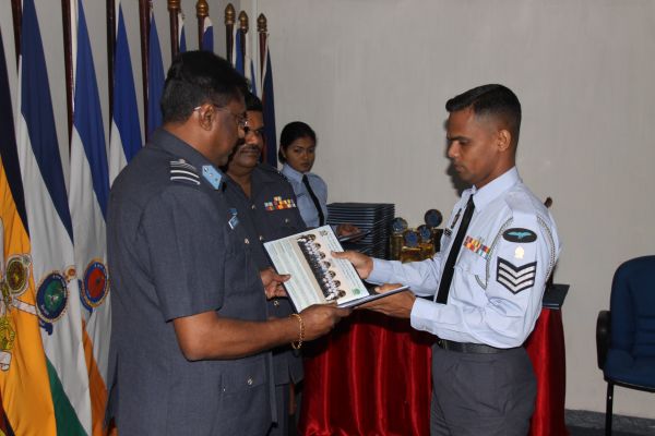 49வது தொகுதி அதிகாரிகளின் அணிவகுப்பு நிகழ்வு வெகு விமர்சியாக நடைப்பெற்றது