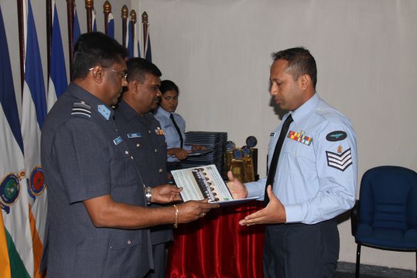 49வது தொகுதி அதிகாரிகளின் அணிவகுப்பு நிகழ்வு வெகு விமர்சியாக நடைப்பெற்றது
