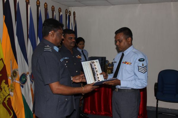 49வது தொகுதி அதிகாரிகளின் அணிவகுப்பு நிகழ்வு வெகு விமர்சியாக நடைப்பெற்றது