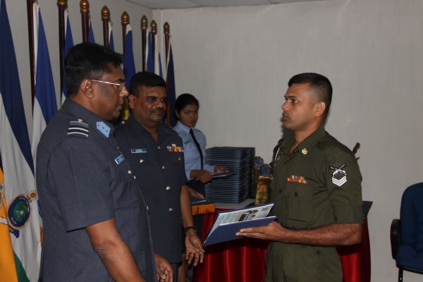 49வது தொகுதி அதிகாரிகளின் அணிவகுப்பு நிகழ்வு வெகு விமர்சியாக நடைப்பெற்றது