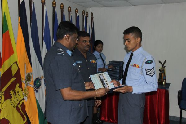 49வது தொகுதி அதிகாரிகளின் அணிவகுப்பு நிகழ்வு வெகு விமர்சியாக நடைப்பெற்றது