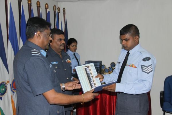 49வது தொகுதி அதிகாரிகளின் அணிவகுப்பு நிகழ்வு வெகு விமர்சியாக நடைப்பெற்றது