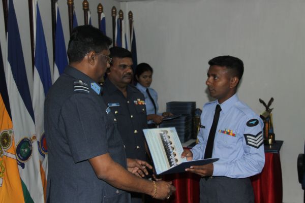 49வது தொகுதி அதிகாரிகளின் அணிவகுப்பு நிகழ்வு வெகு விமர்சியாக நடைப்பெற்றது