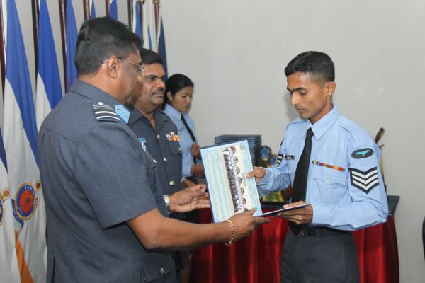 49வது தொகுதி அதிகாரிகளின் அணிவகுப்பு நிகழ்வு வெகு விமர்சியாக நடைப்பெற்றது