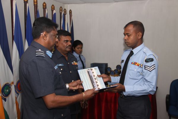 49வது தொகுதி அதிகாரிகளின் அணிவகுப்பு நிகழ்வு வெகு விமர்சியாக நடைப்பெற்றது
