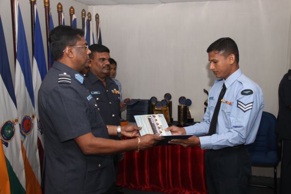 49வது தொகுதி அதிகாரிகளின் அணிவகுப்பு நிகழ்வு வெகு விமர்சியாக நடைப்பெற்றது