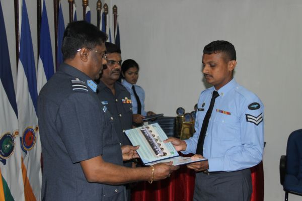 49வது தொகுதி அதிகாரிகளின் அணிவகுப்பு நிகழ்வு வெகு விமர்சியாக நடைப்பெற்றது